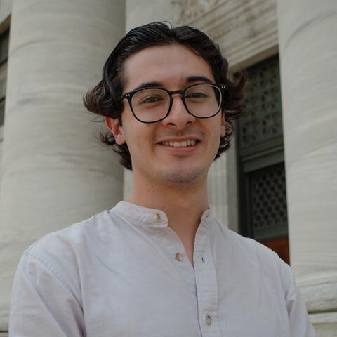 Headshot of Enrique